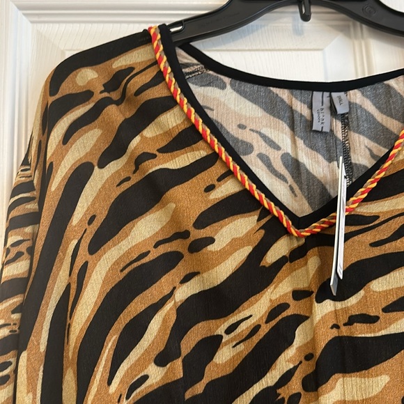 NWT bl^nk Animal Print Blouse - Picture 9 of 13